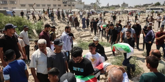 Gazze’de İHA saldırısı: Evinin bahçesindeki Filistinli vuruldu