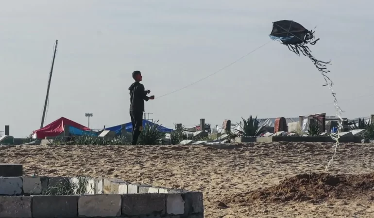 Gazze'den uçurulan uçurtma İsrail'i alarma geçirdi