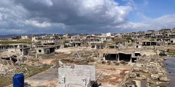 Hama’da bin evin onarımı başlıyor: “Kampsız Suriye” adımı