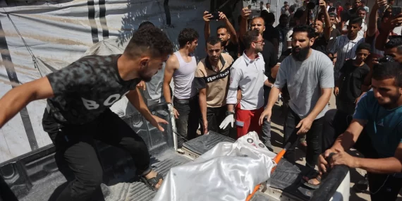 İsrail Gazze’de kalabalık noktaları vurdu: 10 kişi öldü, Hamas’tan “savaş suçu” tepkisi