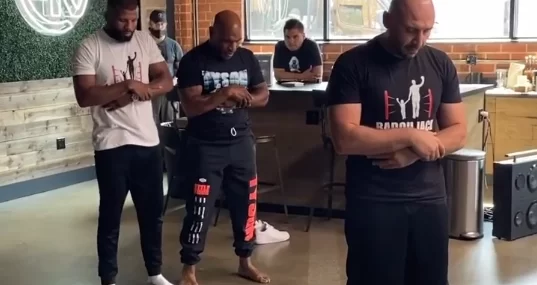Mike Tyson’ın restoranda namaz kıldığı iddiası asılsız çıktı