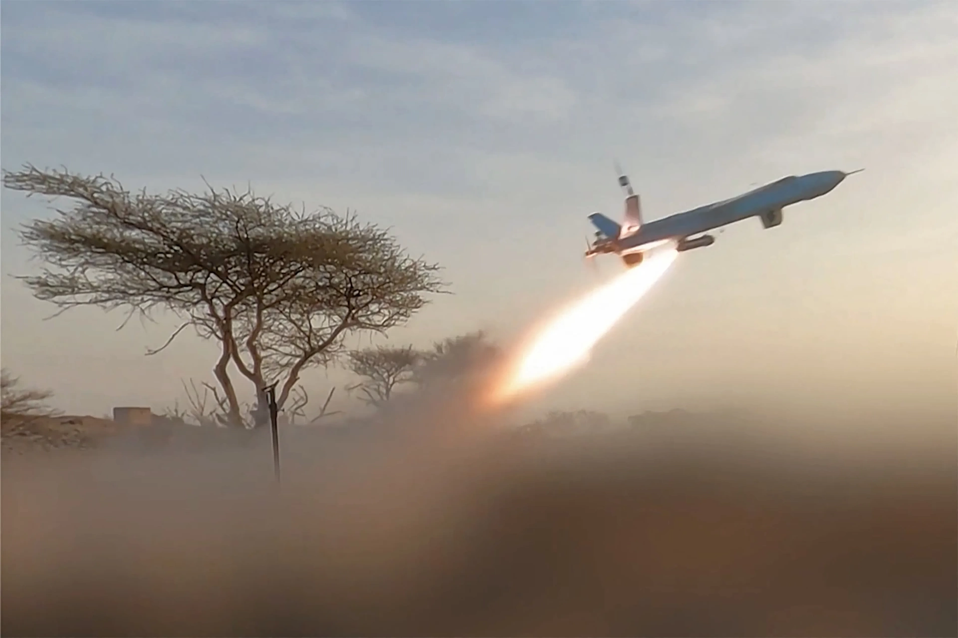 Yemen'de gerilim 5 cepheye yayıldı: Kızıldeniz hattı alarmda